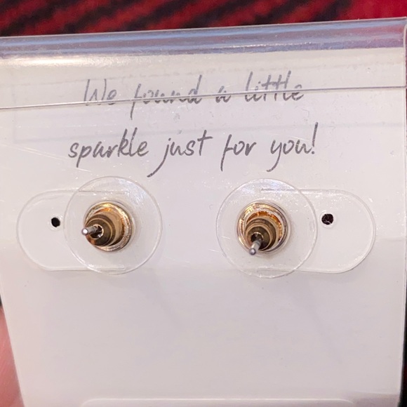 Flower Shaped Studs - Picture 3 of 4